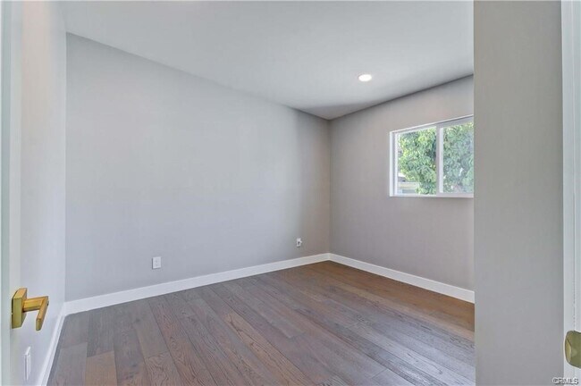 Building Photo - 409 Olive St