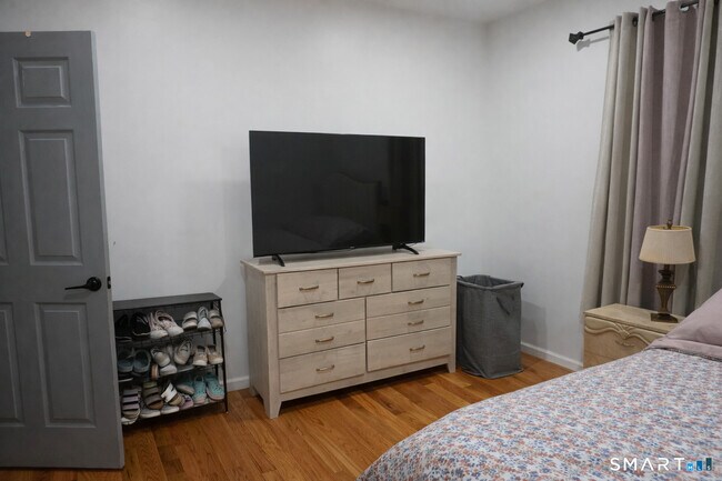 Building Photo - 171 Pequonnock St