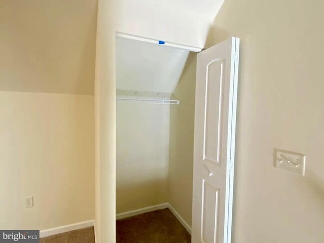 Building Photo - 20 Skip Ln