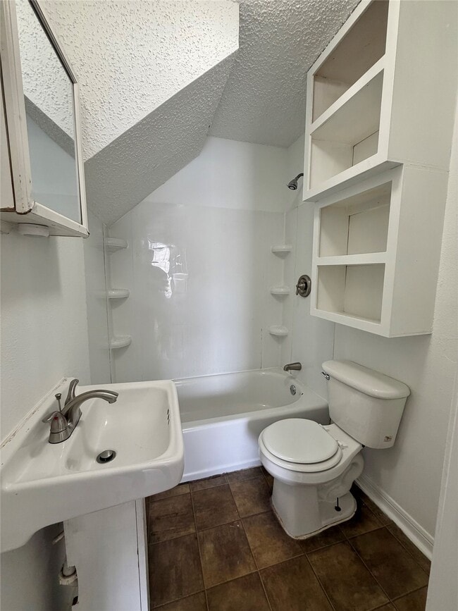 Building Photo - 1125 N Valderas St