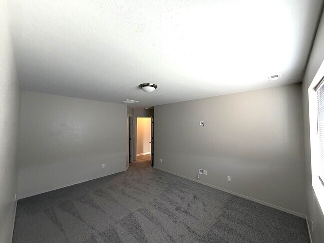 Building Photo - Beautiful 3 bed 2 bath home with flex room in Nampa just off Ustic and Middleton