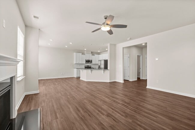 Building Photo - Stunning home in desirable Chateau community