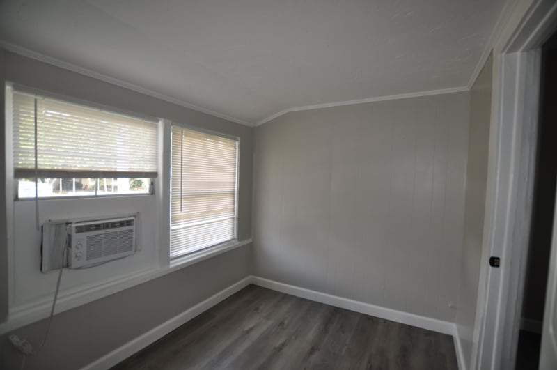 Building Photo - 914 23rd St W