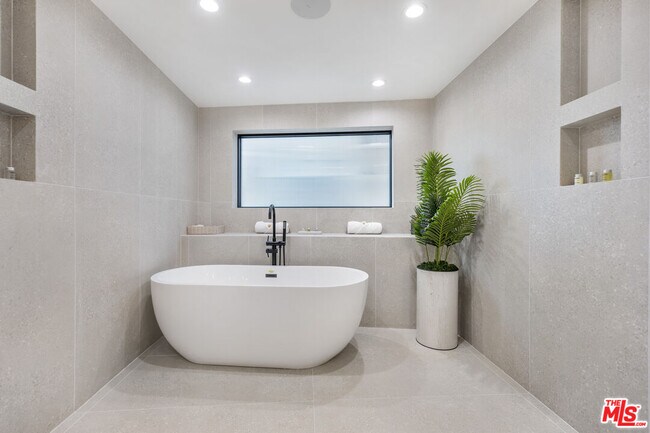 Building Photo - 7317 Caverna Dr