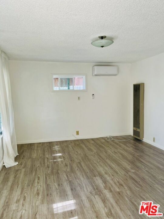 Building Photo - 2371 Edgewater Terrace