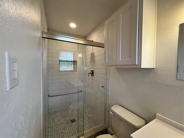 Building Photo - 2406 Ridgecrest Dr