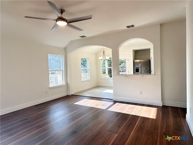 Building Photo - 2017 Ridge View Dr