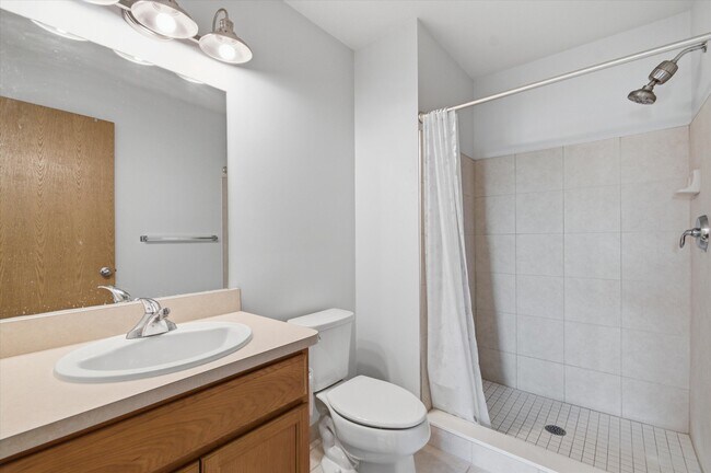 Building Photo - 1304 Riversedge Dr