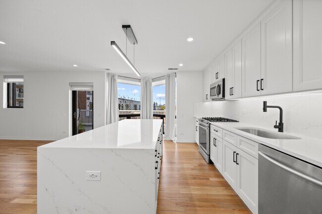 Building Photo - 222 S Racine Ave