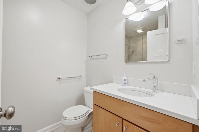 Building Photo - 808 Cottonwood Dr