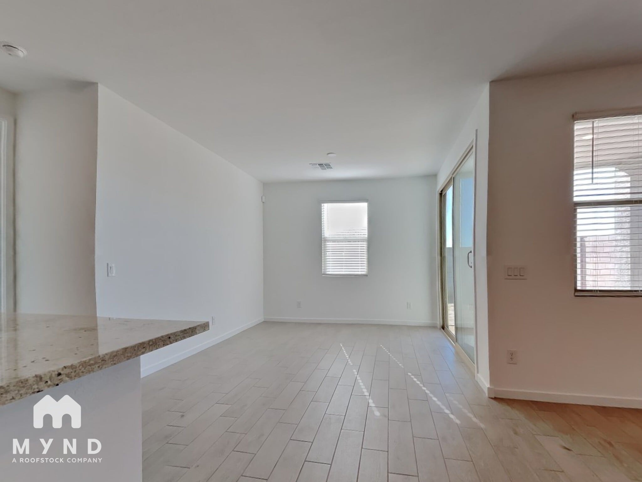 Building Photo - 17335 W Sunnyslope Ln