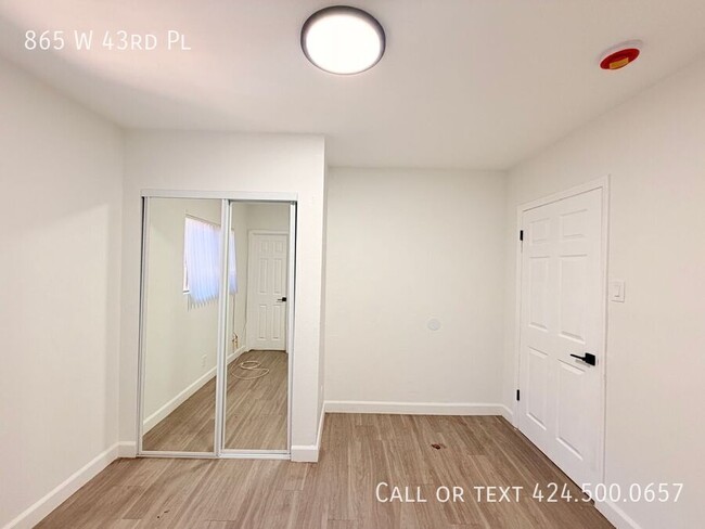 Building Photo - 865 W 43rd Pl