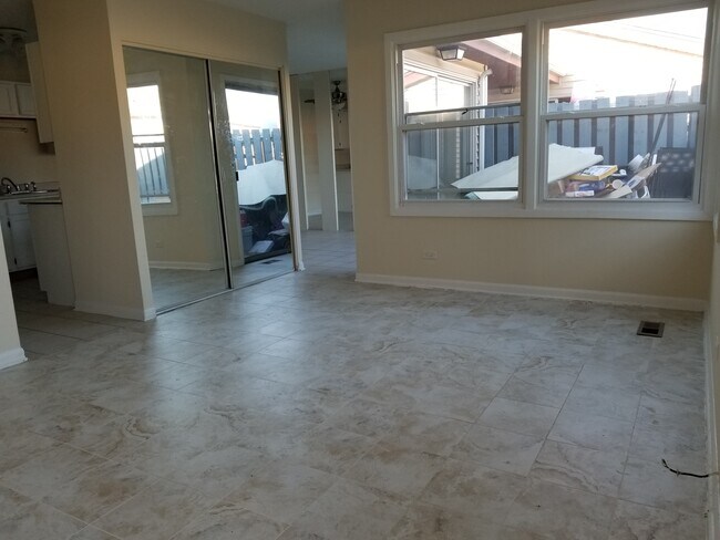 Building Photo - 1751 Queensbury Cir