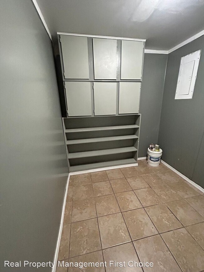 Building Photo - 3 br, 1 bath House - 905 W Denver