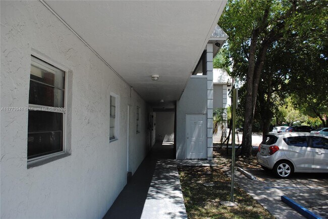 Building Photo - 17255 SW 95th Ave