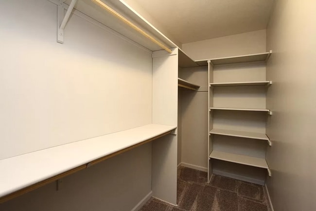 Building Photo - Beautiful 5 Bed/3 Bath House Available February 1st, 2026!