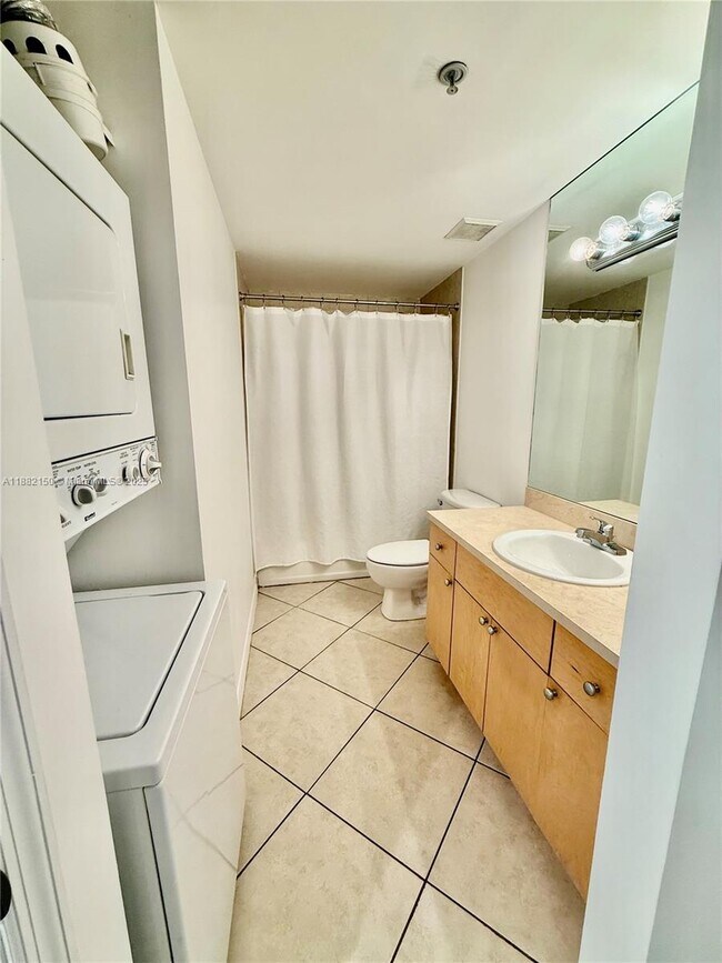 Building Photo - 2630 SW 28th St
