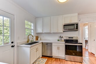 Building Photo - 2701 Oakland Ave