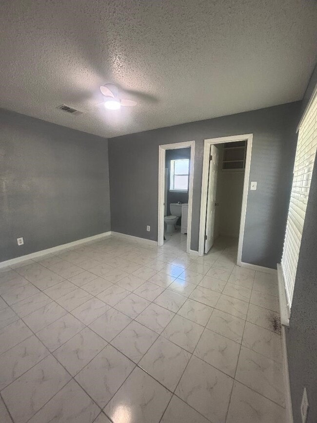 Building Photo - 7218 Arista Dr