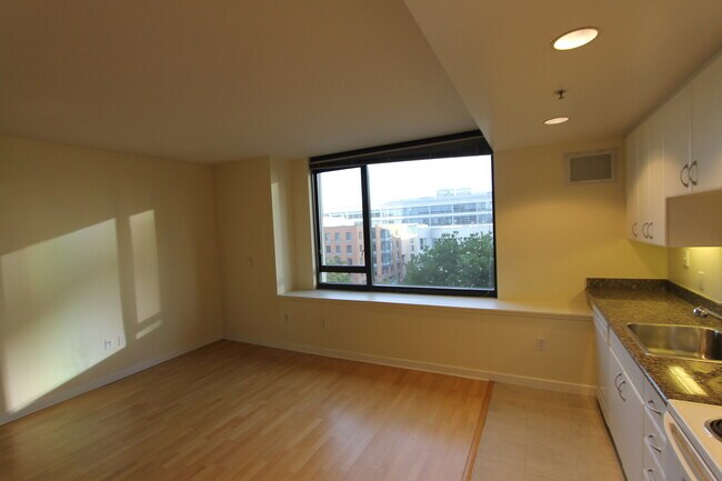 Building Photo - EPIC REA-AZARI PM - Nice Studio at The Beacon in South Beach w/Parking available