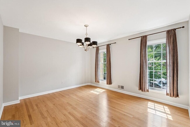 Building Photo - 214 James Thurber Ct