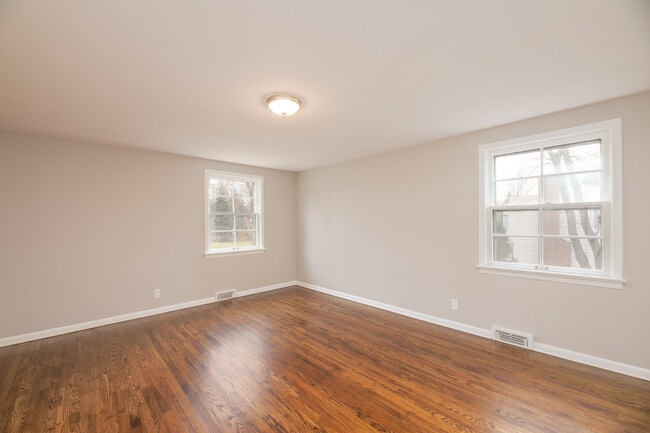 Bedroom 4 - 15472 Brewster Rd