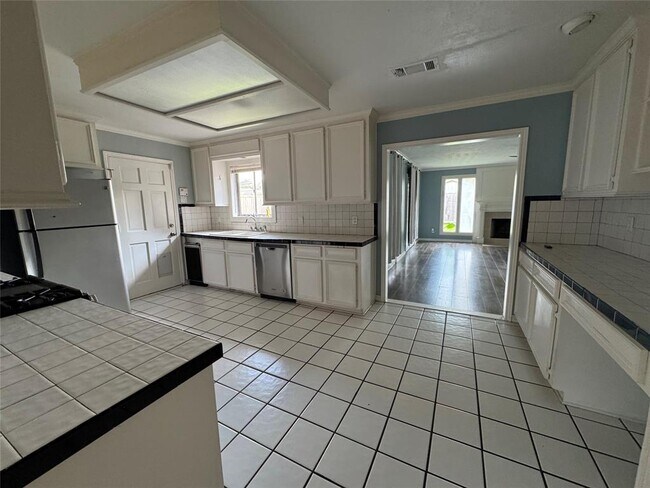 Building Photo - 4206 Gardendale Dr