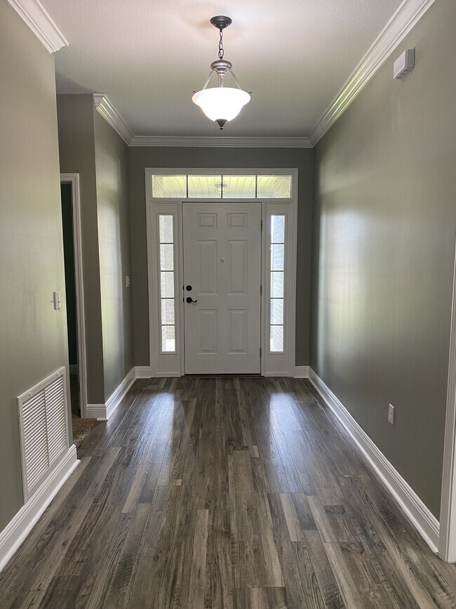 Building Photo - 5870 Pescara Dr