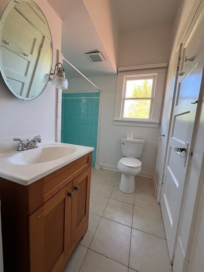 Building Photo - Charming 1910 Craftsman Home – 3BR/2BA + B...