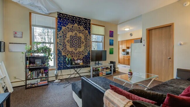 Building Photo - 680 6th St