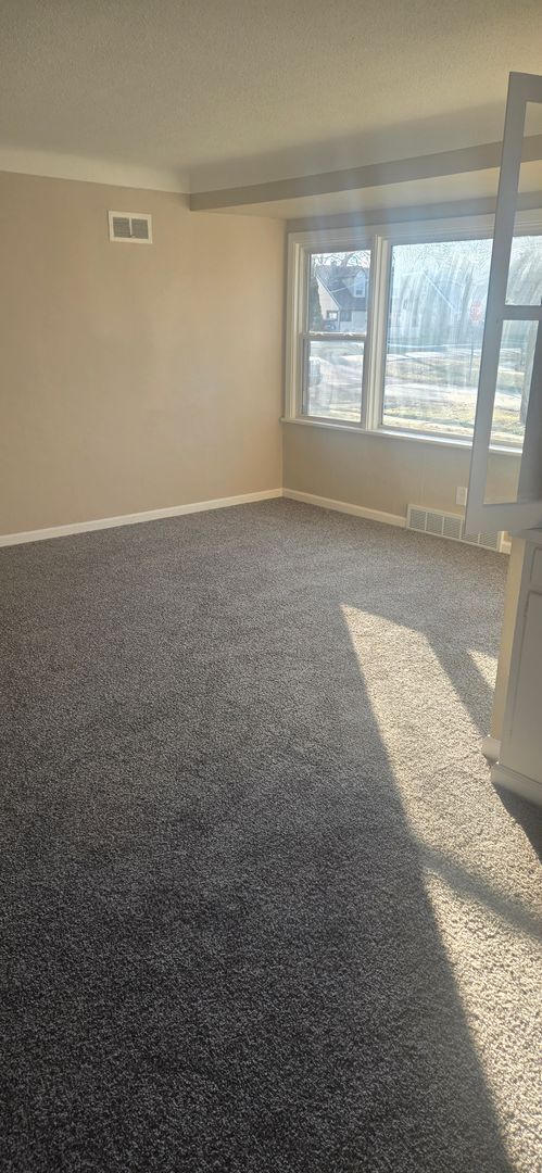 Building Photo - Newly Renovated