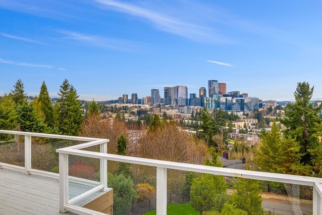 Building Photo - 9610 SE 7th St