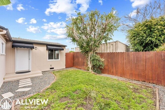 Building Photo - Charming 1-Bedroom Private Home with Backyard – 6-Month Lease with Month-to-Month Flexibility