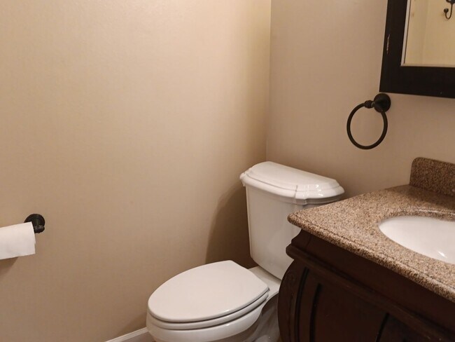 Building Photo - 3 Bedroom, 1.5 Bathroom Home! Schedule a Showing Today!