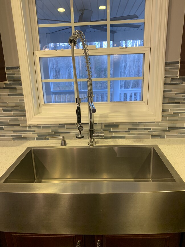 SS Farmhouse Sink - 2829 Carriage Meadows Dr