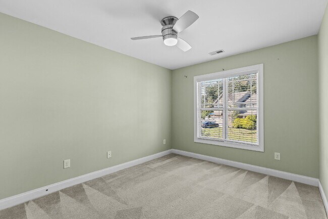 Building Photo - Spacious home in the heart of Sneads Ferry!