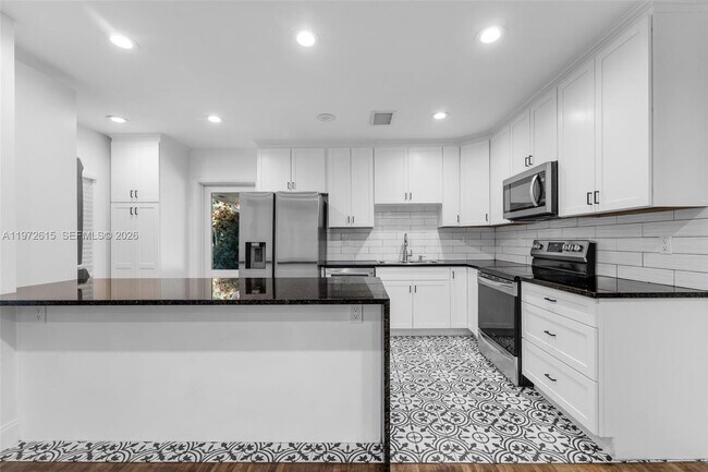 Building Photo - 3965 SW 60th Ct