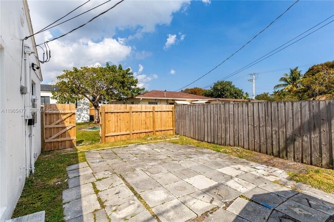 Building Photo - 1918 Taft St