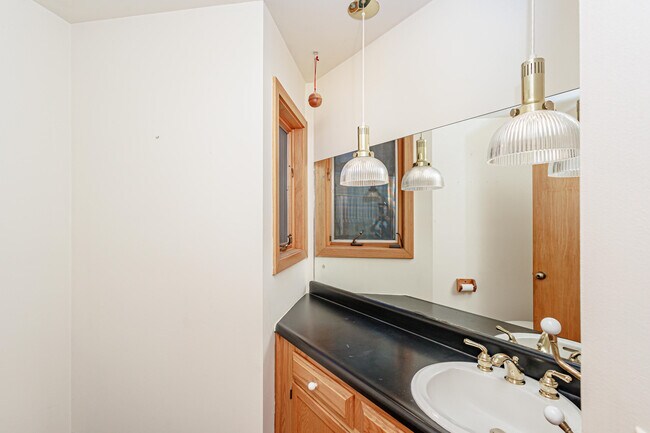 Building Photo - 1424 Bradford Dr