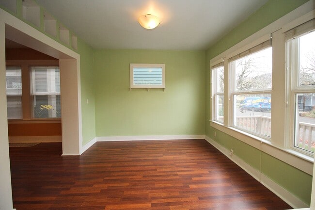 Building Photo - 3824 N Kerby Ave