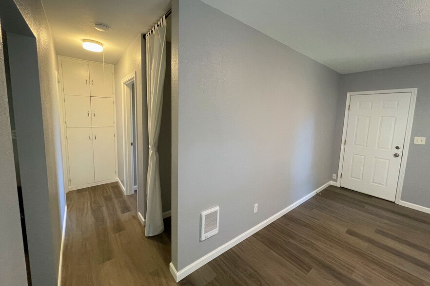 Building Photo - 2102 W 28th St