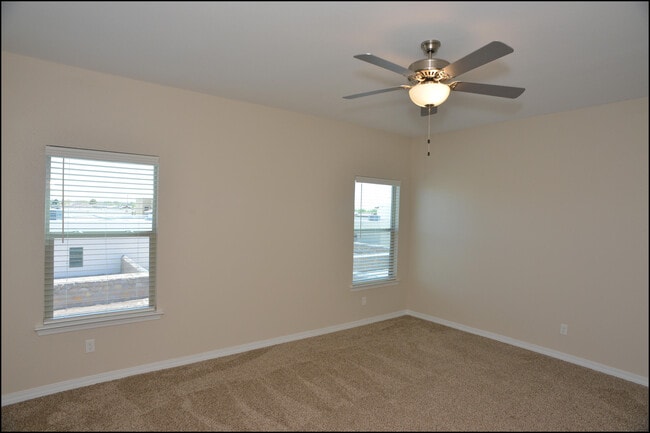 Building Photo - 806 TS Daniel Cadena Dr