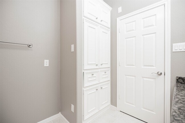 Building Photo - 13165 Snow Ln