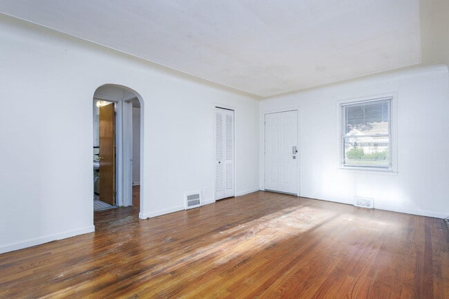 Building Photo - 6506 Memorial Ave