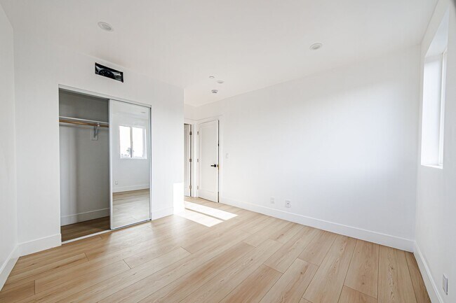 Building Photo - 13463 Beach Ave