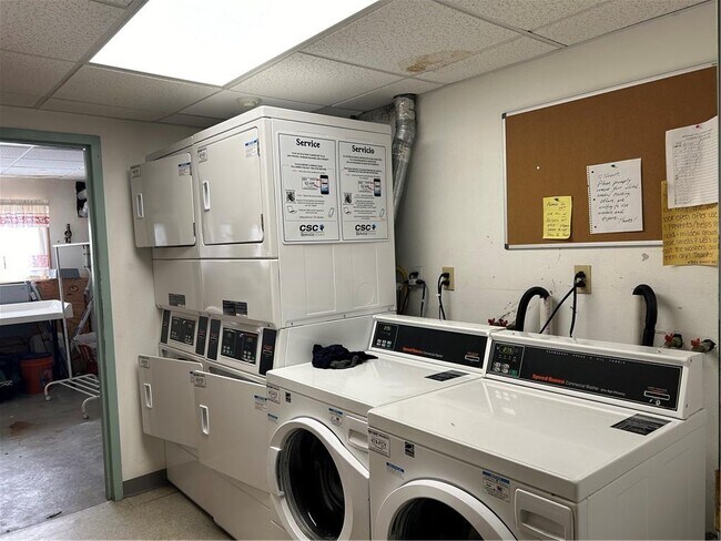 Building Photo - 728 Beverage Hill Ave