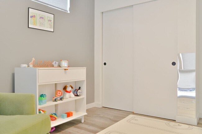 Building Photo - Modern 3 bed/ 2.5 bath townhome in Ballard!