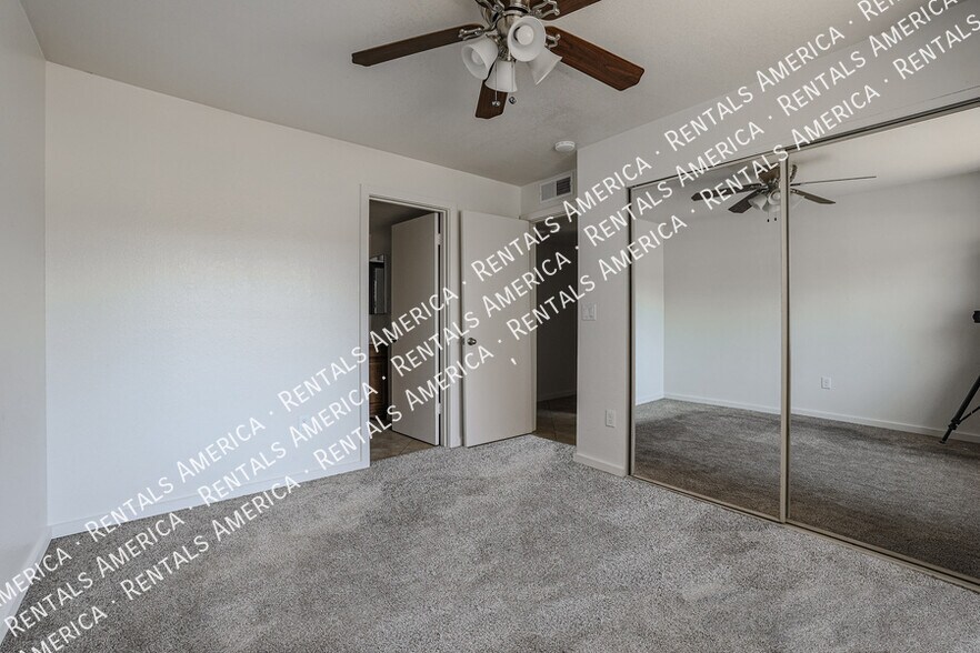 Building Photo - 1014 E Spence Ave