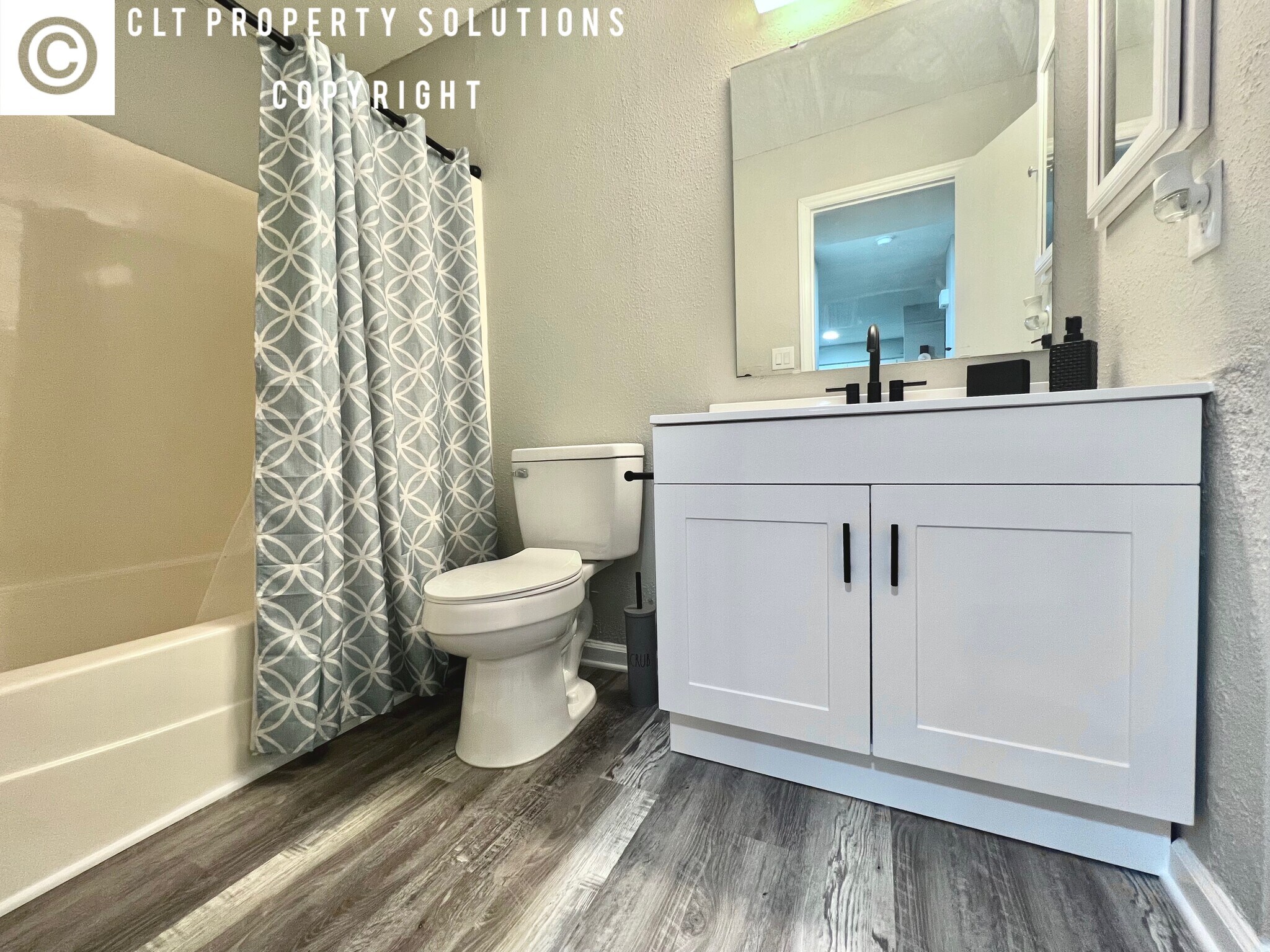 Restroom - 1914 Meadowlark Ln