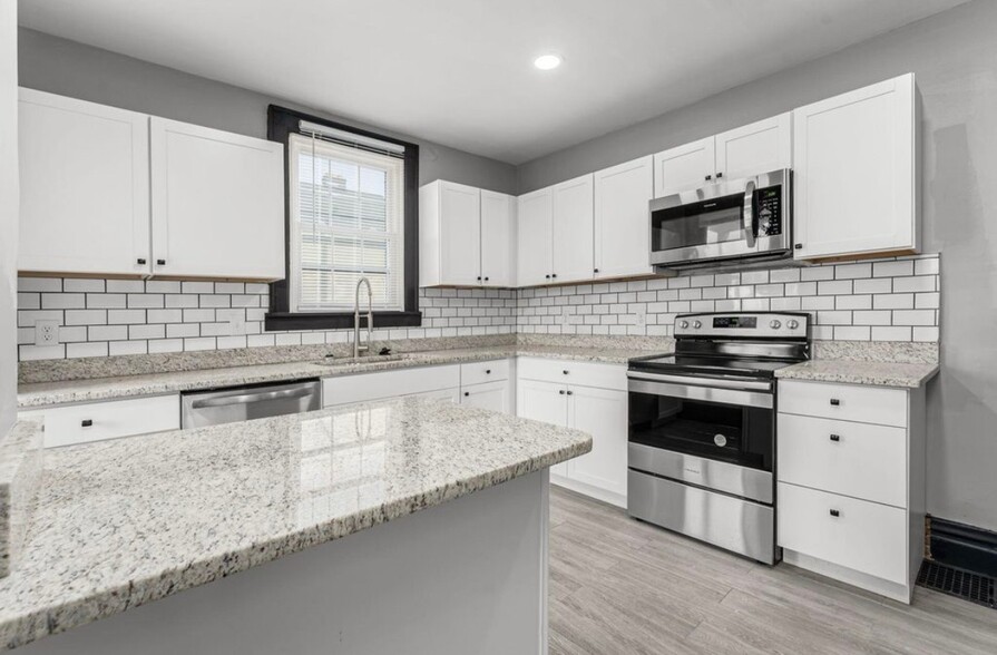 Kitchen - 1291 N 6th St